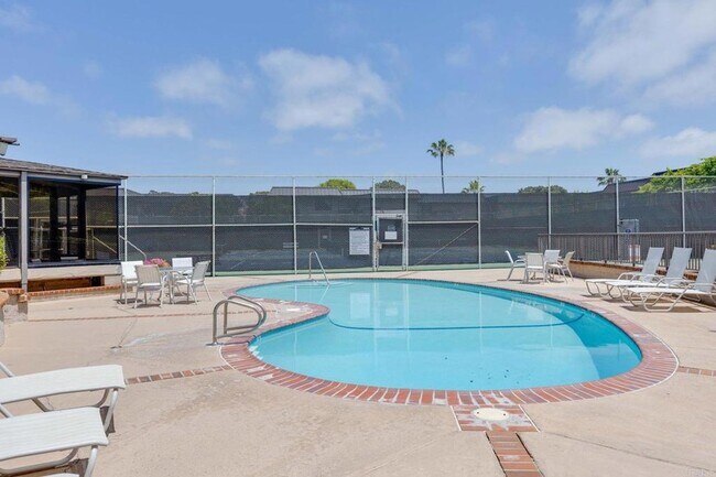 Building Photo - 806 S Sierra Ave