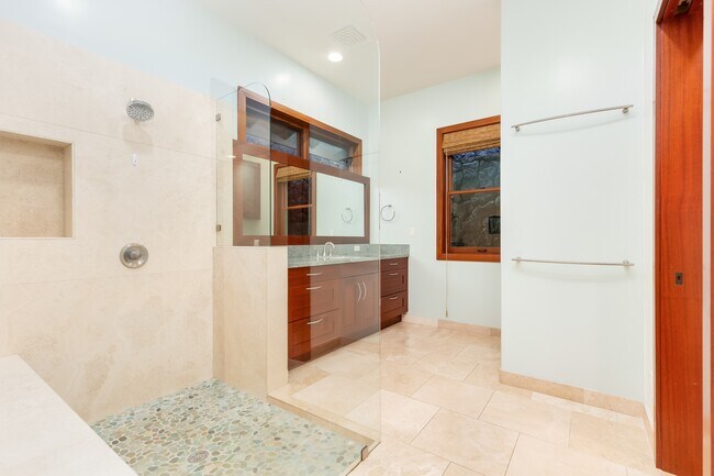Building Photo - 44-113-113 Bayview Haven Pl