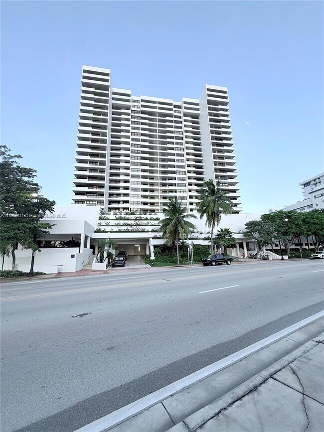 Primary Photo - 2555 Collins Ave