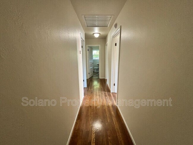 Building Photo - 29 Southwood Dr