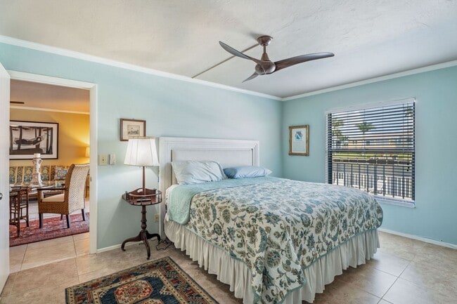 Building Photo - 2 Bed 2 Bath waterfront Condo