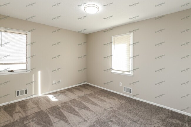 Building Photo - 816 SE 13th St