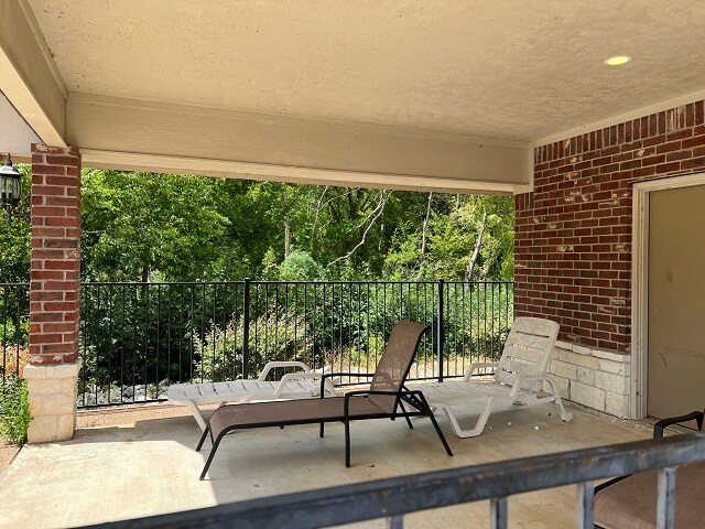 Building Photo - 422 Forest Dr Loop