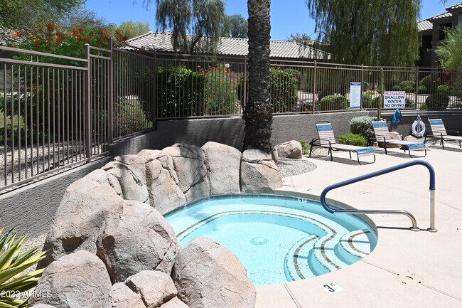 Building Photo - 11680 E Sahuaro Dr