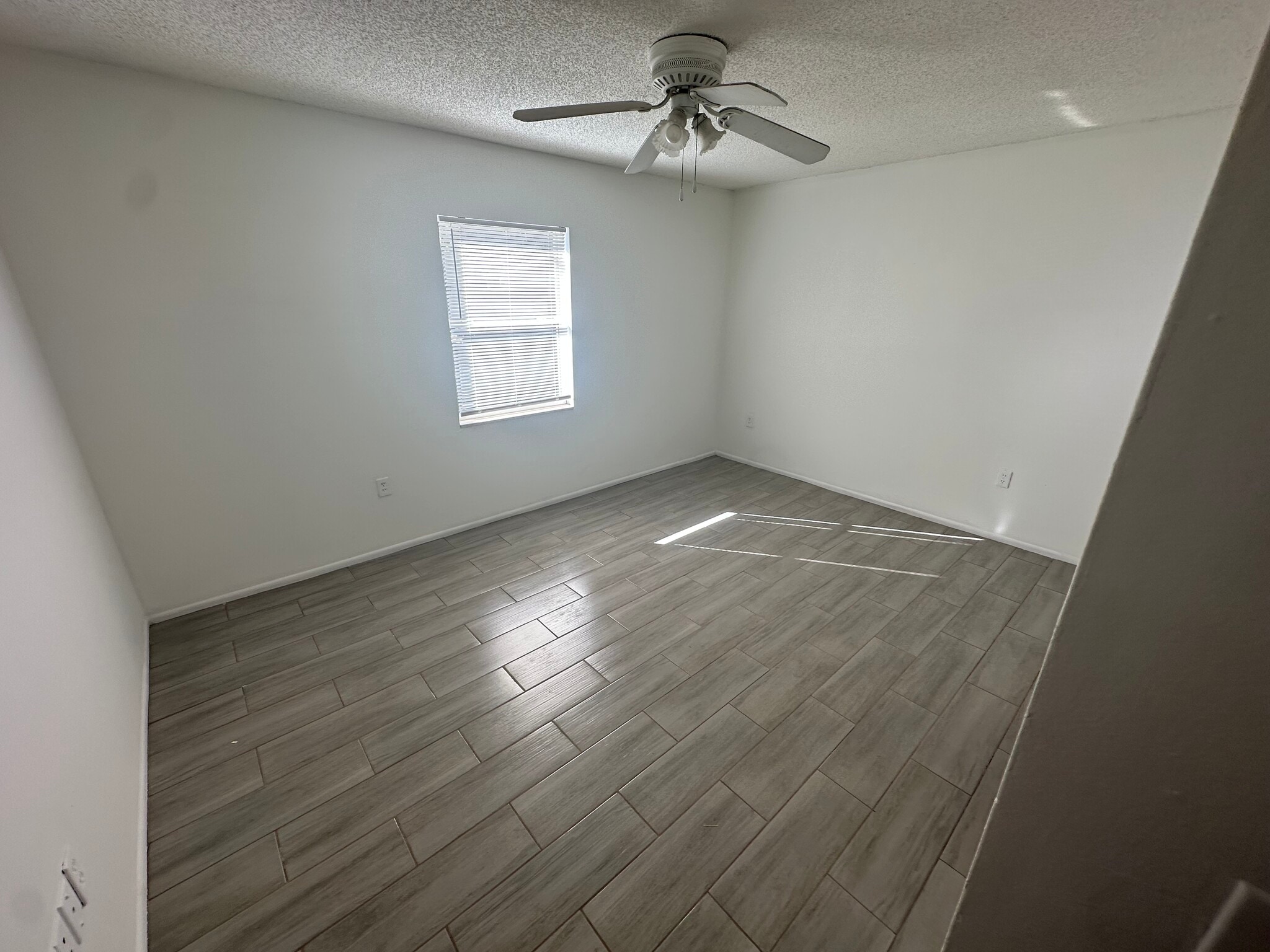 first room - 5931 Crestmont St