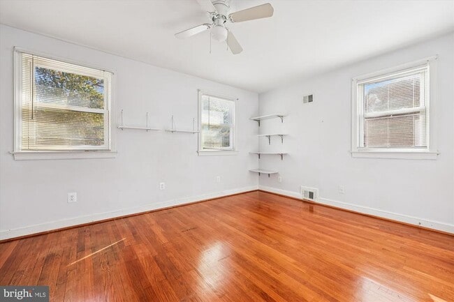 Building Photo - 4808 Fort Totten Dr NE