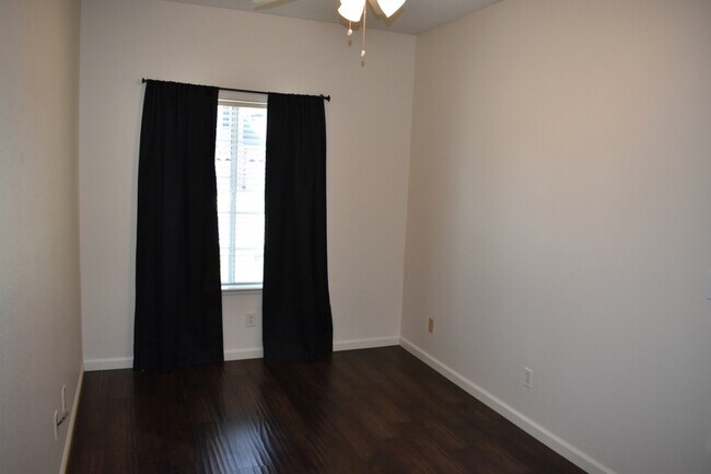 Building Photo - 1785 E Turnberry Ave