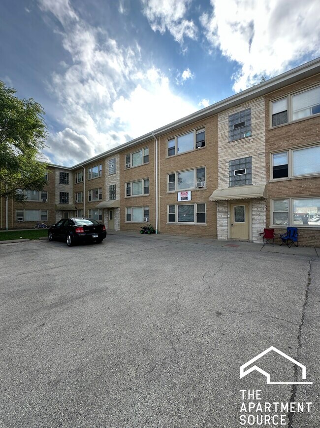 Building Photo - 8144 1/2 N Milwaukee Ave