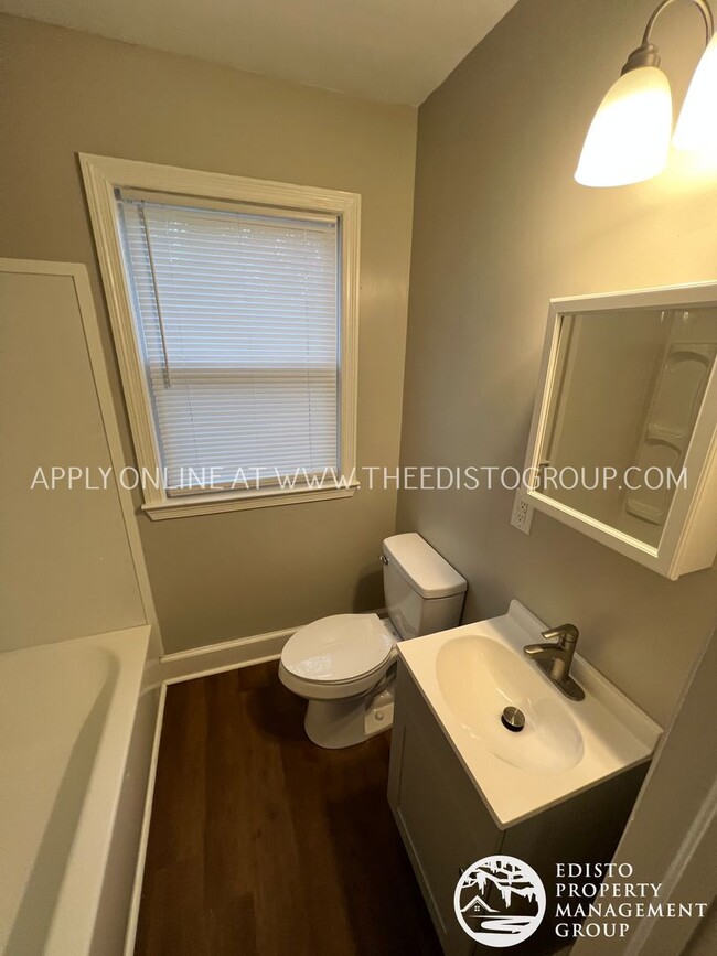 Building Photo - Charming & Newly Remodeled 3-Bed Home in O...