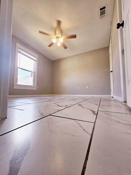 Building Photo - 230 Lanier Dr