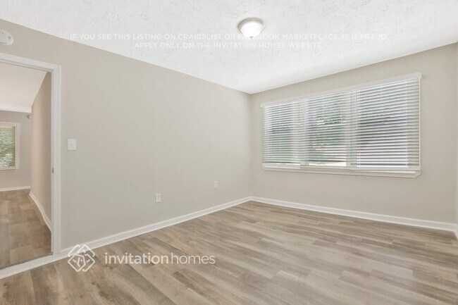 Building Photo - 1721 Flintwood Dr SE