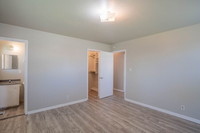 Building Photo - 5021 S 85th E Ave