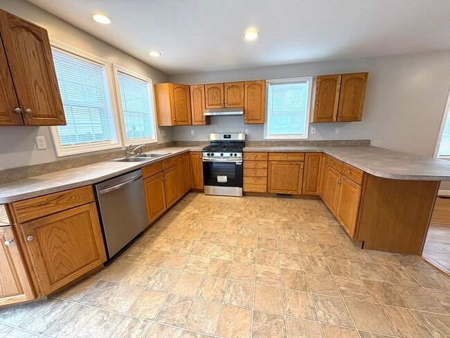 Building Photo - 46 Lake St