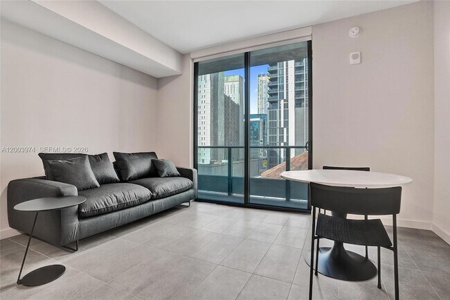 Building Photo - 121 NE 5th St