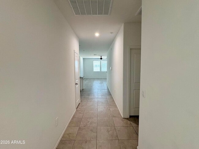 Building Photo - 1575 E Lardner Dr