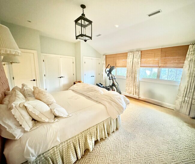 Building Photo - 9 Barclay Ct