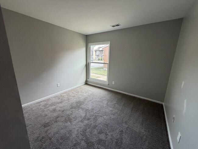 Building Photo - 1455 Longdale Dr