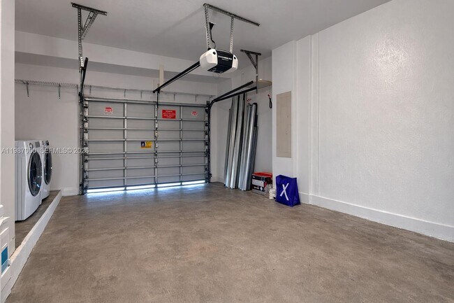 Building Photo - 2014 NE 38th Rd