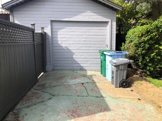 Building Photo - Lovely 3 Bed, 1 Bath, Home in Berkeley, with Hardwood Floors
