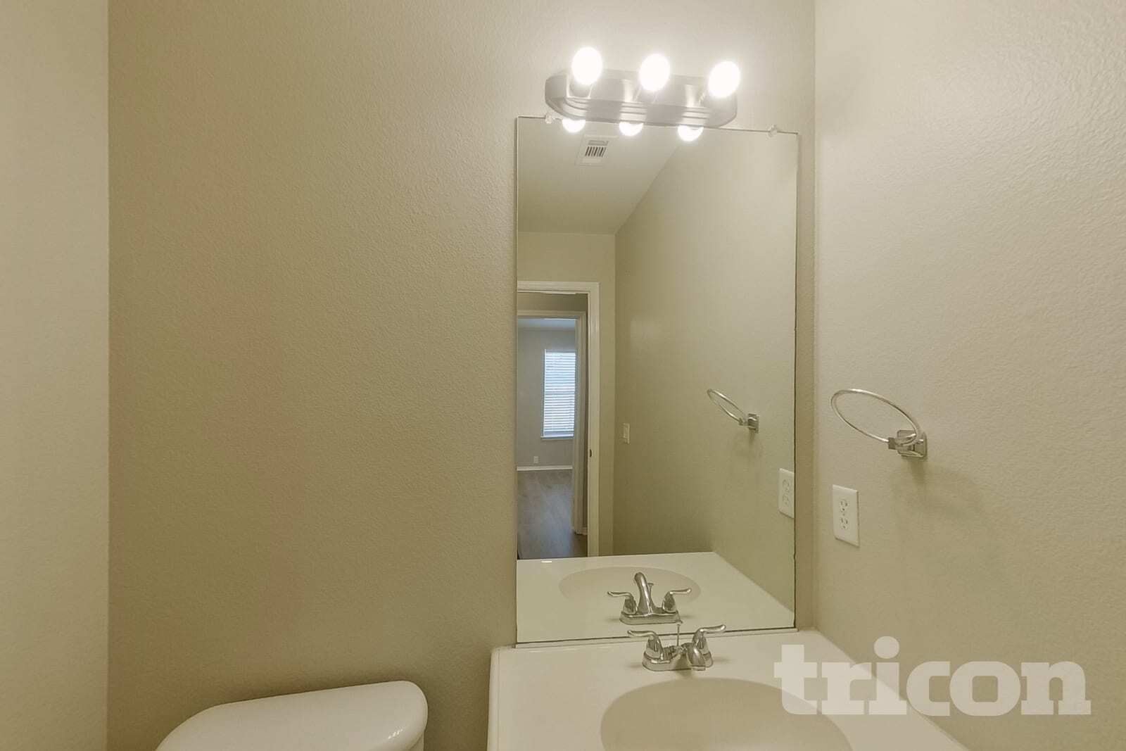 Building Photo - 206 Bison Meadow Dr