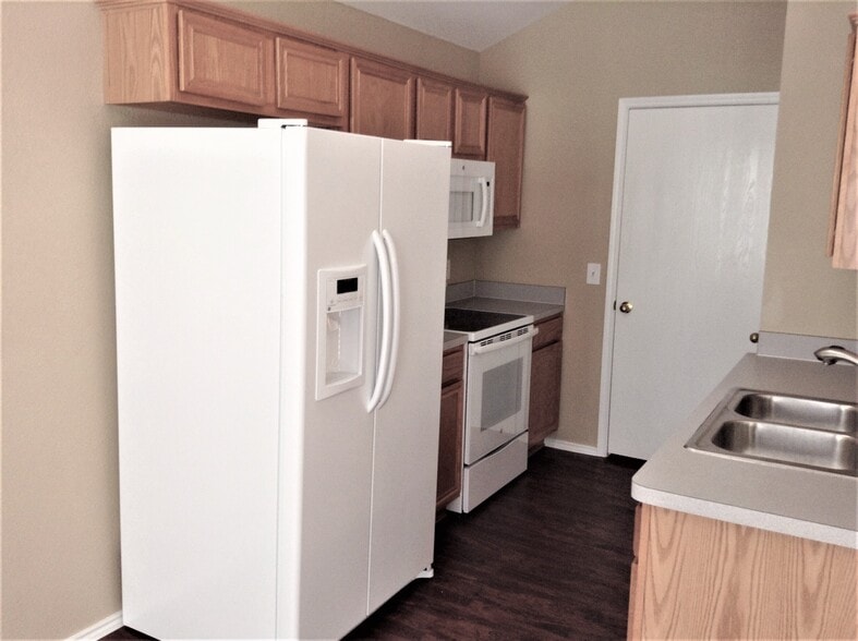 Building Photo - 308 Lake Travis Dr