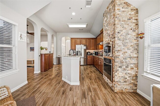 Building Photo - 2112 Bandera Path