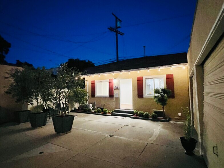 Building Photo - 8932 Krueger St