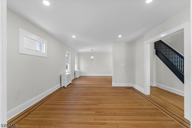 Building Photo - 147 Page Ave