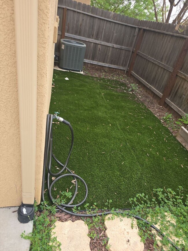 Building Photo - 3 bed 2 bath north end of town