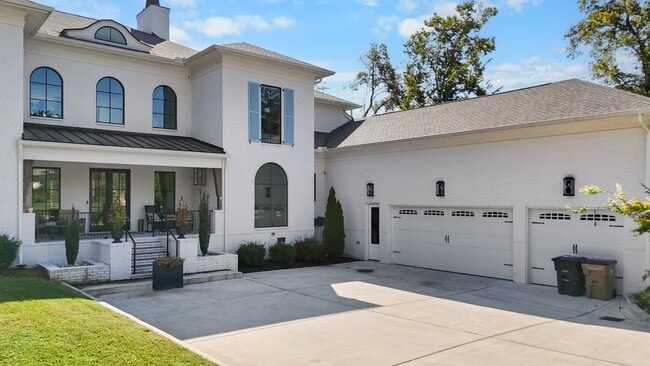 Building Photo - 3311 Skyline Dr