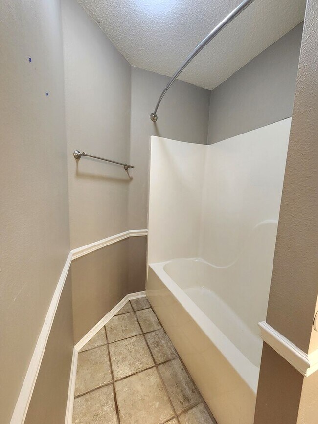 Building Photo - 3314 Marion Oaks Way