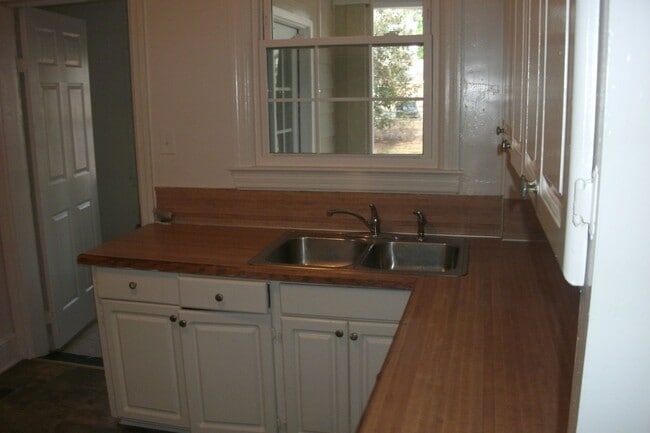 Building Photo - 1002 W Haven Blvd