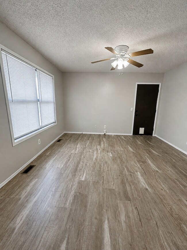 Building Photo - 943 N Homewood Ave