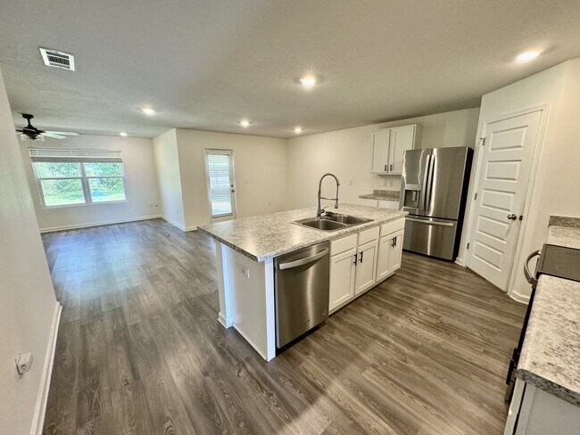 Building Photo - 5265 Peach Dr