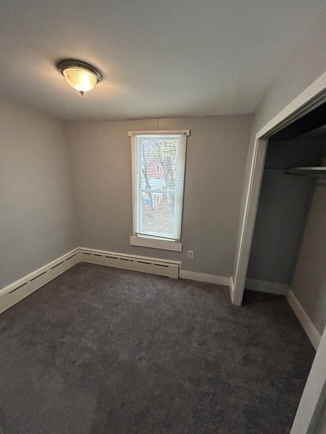 Building Photo - Vaccancies