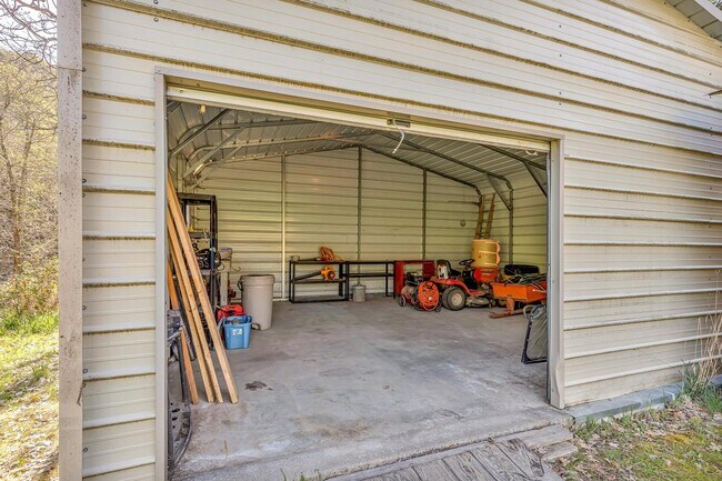 Building Photo - 2677 Humbug Creek Rd