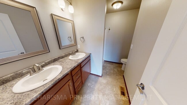 Building Photo - 3 BEDROOM, 2 BATH TOWN HOME, INDIVIDUAL ENTRANCE, DOUBLE ATTACHED GARAGE, PET FRIENDLY, NEWER DEV...