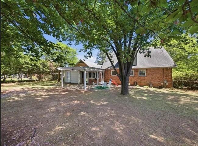 Building Photo - 311 Lockner Rd