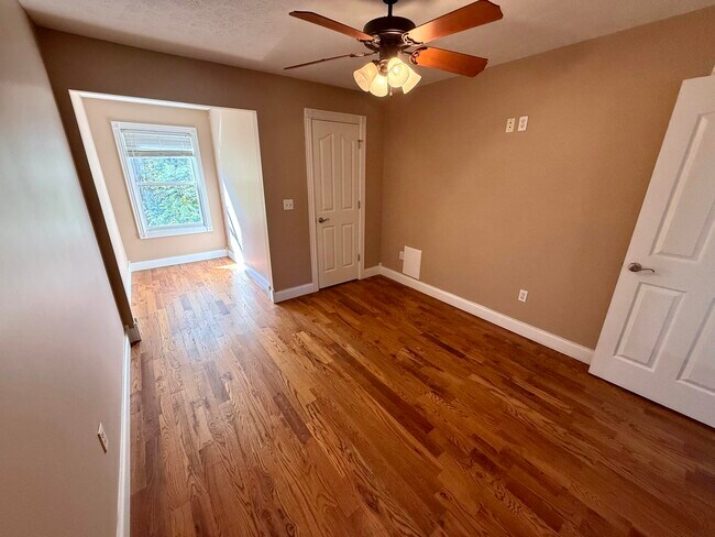 Building Photo - 51 Lee's Ford Dock Rd