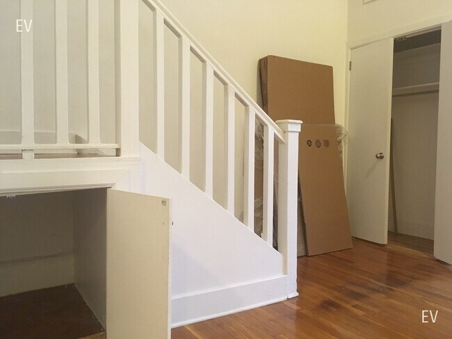 Building Photo - 37 E 65th St