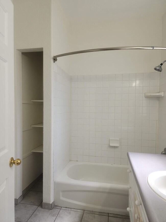 Building Photo - Cute 3 bedroom, 2.5 bath two story home with 1448 sq ft of living space