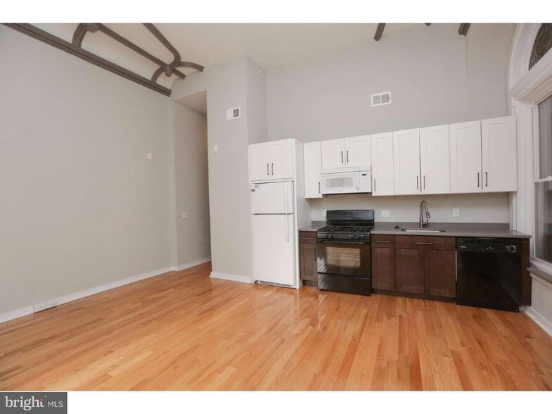 Building Photo - 2006 Walnut St