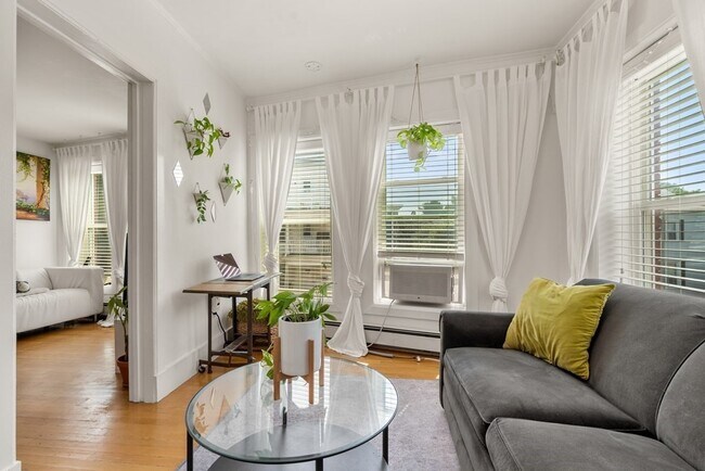 Building Photo - 84 Savin Hill Ave