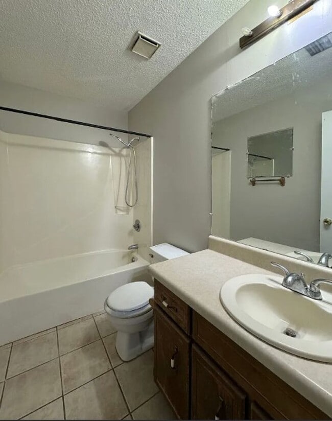 Building Photo - 2716 Banyan St