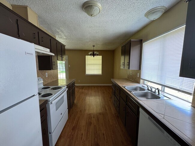 Building Photo - 2903 Janis Dr
