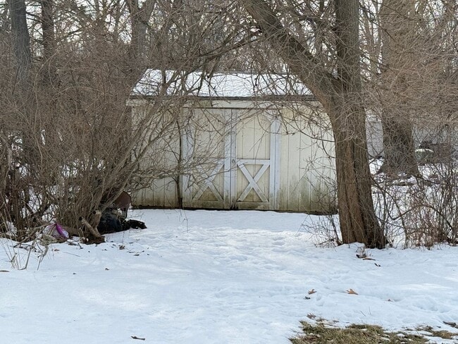 Building Photo - 2026 Renovation – Clean, Updated 2-Bedroom Near Shopping & Highways