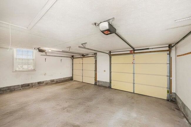 Building Photo - 703 Lucien Dr