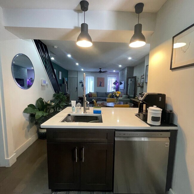 Building Photo - Unique&Updated Point Breeze Row home with ...