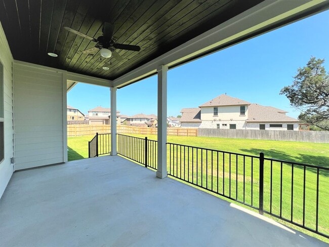 Building Photo - Georgeous 5-Bedroom in the Three Points Community
