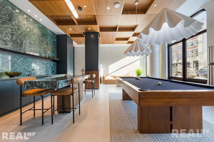 Building Photo - 953 Dean St